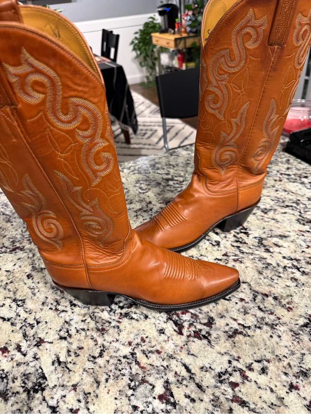 Women’s Lucchese Classics Calf Skin boots. Size 6.5B - Picture 2 of 5